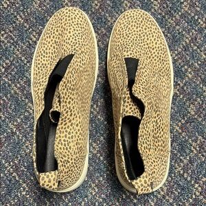 Preloved Universal Thread Leopard Print Slip-On Sneakers size 10